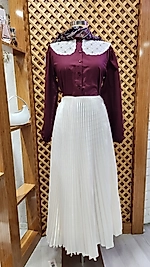 Bebe yaka taşlı gömlek bordo