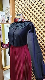 Bebe yaka taşlı gömlek siyah